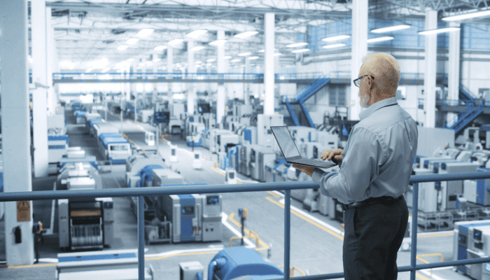 A manufacturer working with an Ipad on the shop floor