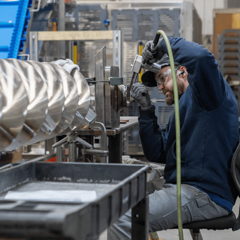 Loos Machine & Automation employee working